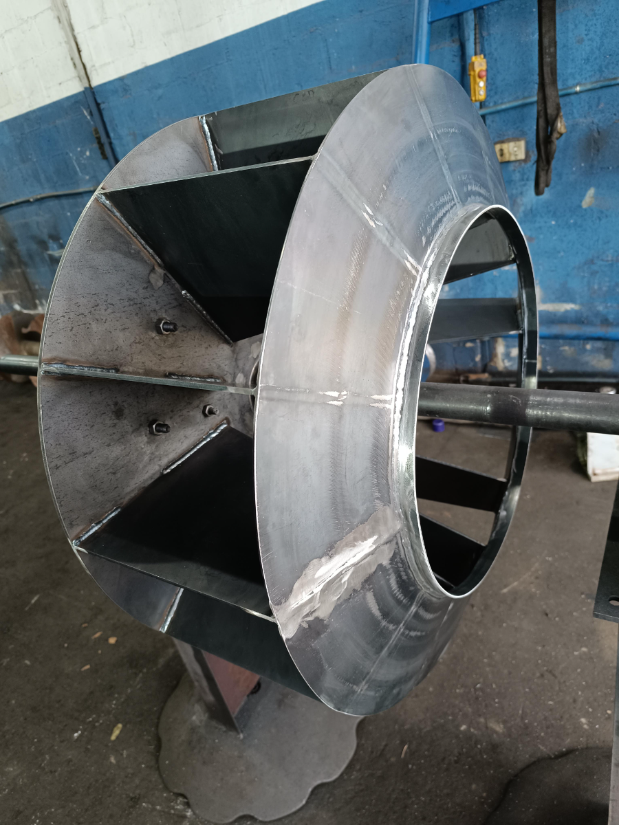 Rotor de turbina usinado em alumínio